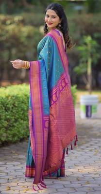 Teal blue floral temple border zari work kanji gadwal silk blend saree with blouse 4