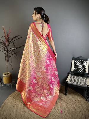 Beige pink floral paisely zari woven silk blend saree with blouse 5