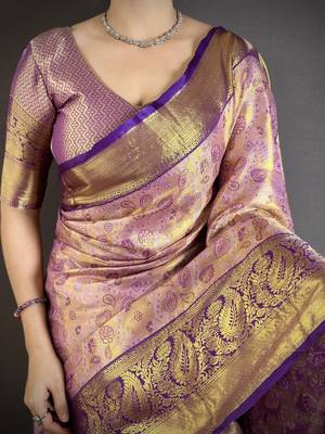 Pink purple floral paisely zari woven silk blend saree with blouse 3