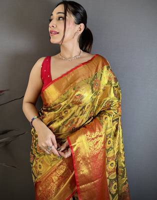 Gold floral paisely zari woven silk blend saree with blouse 2