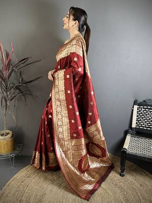 Maroon floral zari woven banarasi silk blend saree with blouse 4