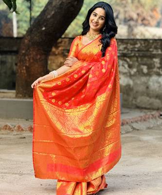 Red floral zari woven banarasi silk blend saree with blouse 5