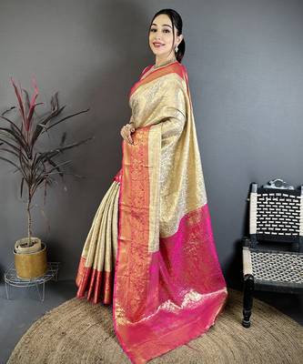 Dark pink floral zari woven kanchipuram silk blend saree with blouse 4