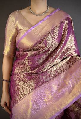 Magenta floral zari woven kanchipuram silk blend saree with blouse 3