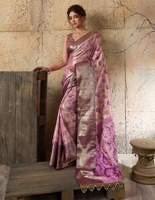 Pink zari woven silk blend banarasi saree with blouse 3