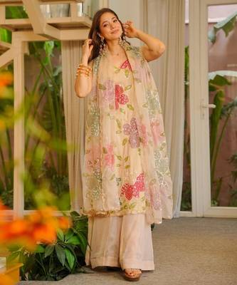 Light -peach embroidered sharara set 4