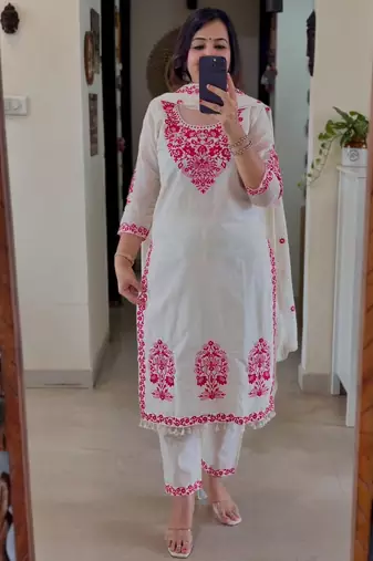 White kurta set with red embroidery