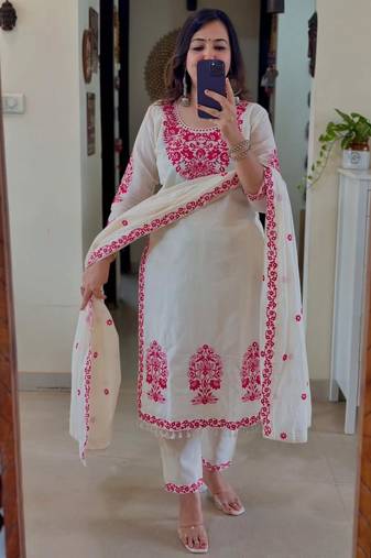 White kurta set with red embroidery