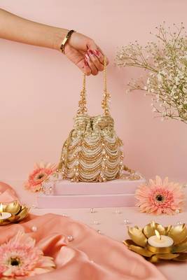 Gulzar gold & silver georgette embellished bucket bag 5