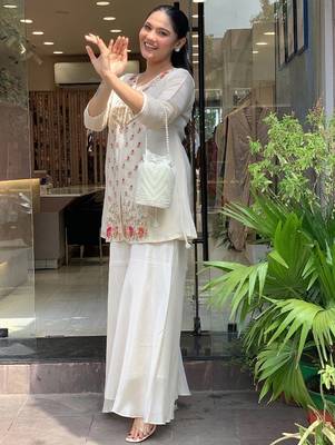 Off white silk heavy thread embroidery work kurta with palazzo 3