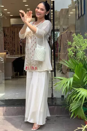 Off white silk heavy thread embroidery work kurta with palazzo