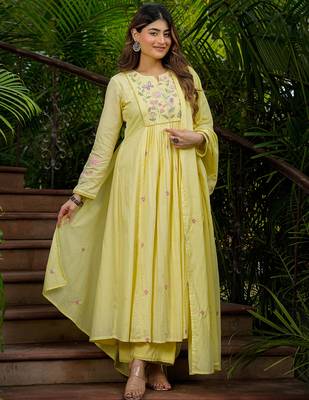 Yellow chanderi silk heavy thread embroidery work kurta pant set 2