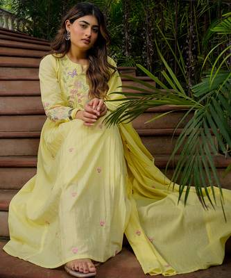 Yellow chanderi silk heavy thread embroidery work kurta pant set 4