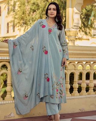 Ocean mist chanderi silk heavy thread embroidery work kurta pant set 1