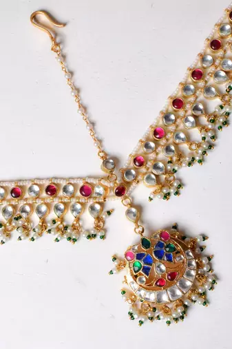 Gold supraja kundan mathapatti