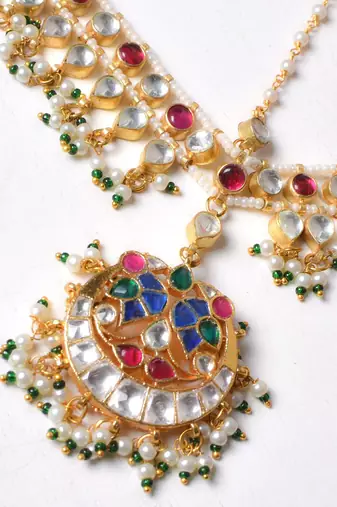 Gold supraja kundan mathapatti