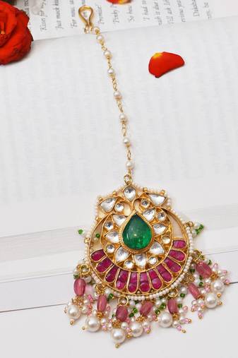 Gold gayatri kundan maangtikka