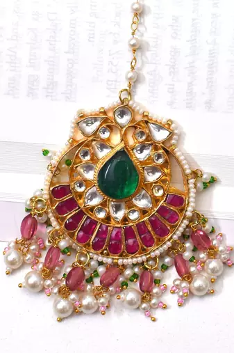 Gold gayatri kundan maangtikka