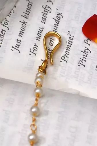 Gold gayatri kundan maangtikka