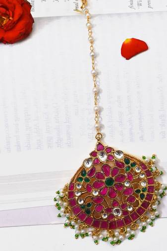 Gold gayatri kundan maangtikka