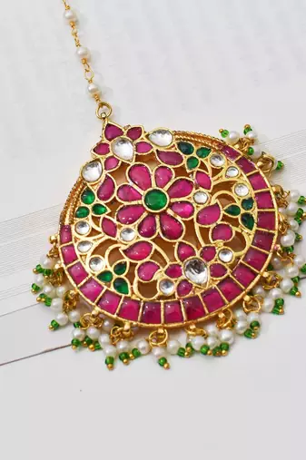 Gold gayatri kundan maangtikka