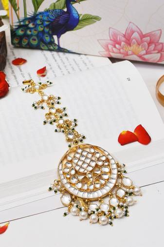 Gold geet kundan maangtikka