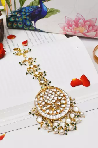 Gold geet kundan maangtikka