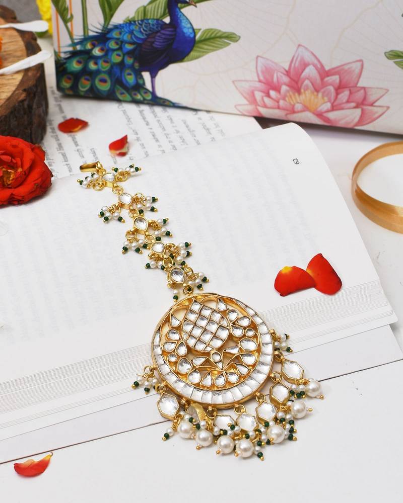 Gold geet kundan maangtikka