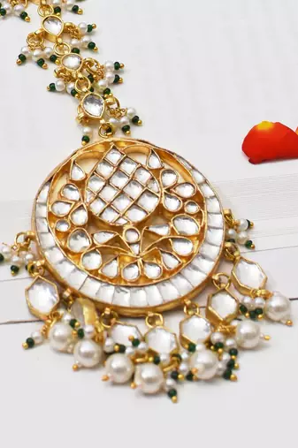 Gold geet kundan maangtikka