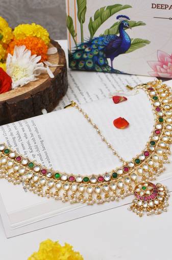 Gold jivanta kundan mathapatti