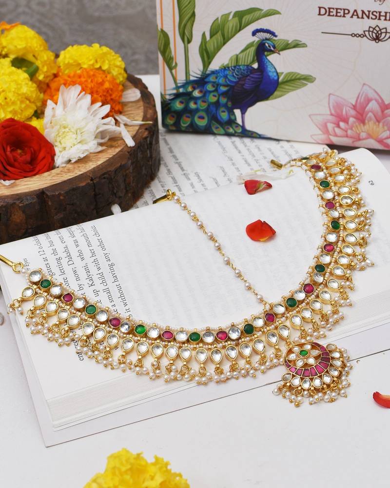 Gold jivanta kundan mathapatti