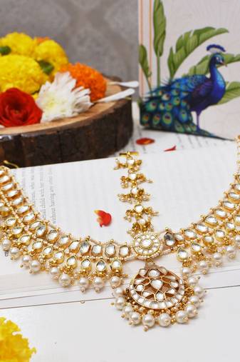 Gold jivika  kundan mathapatti