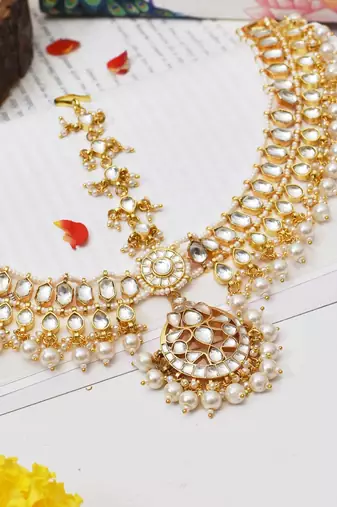 Gold jivika  kundan mathapatti