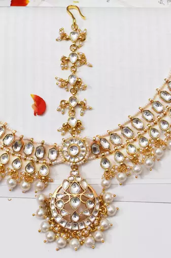 Gold jivika  kundan mathapatti