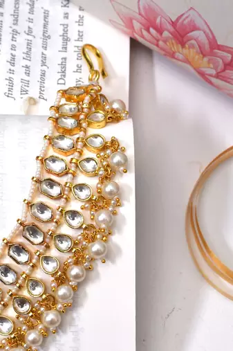 Gold jivika  kundan mathapatti