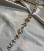 Gold lasya kundan mathapatti