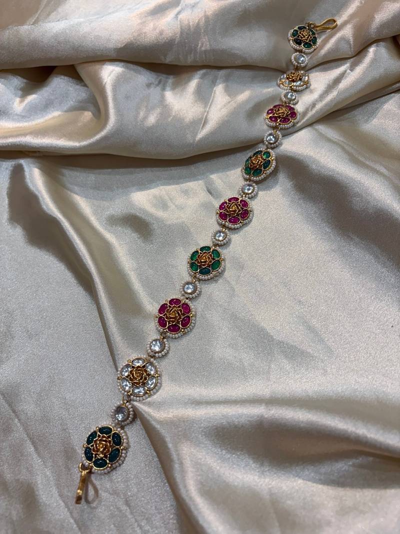 Gold barkha kundan mathapatti