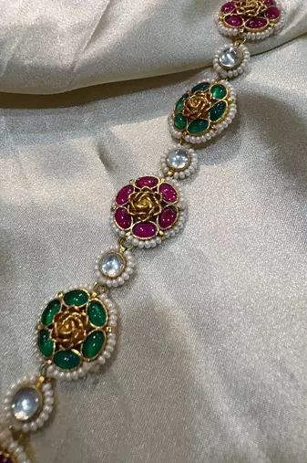 Gold barkha kundan mathapatti