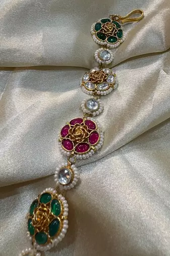 Gold barkha kundan mathapatti