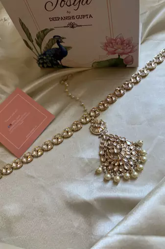 Gold aavanthi polki mathapatti