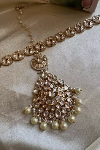 Gold aavanthi polki mathapatti