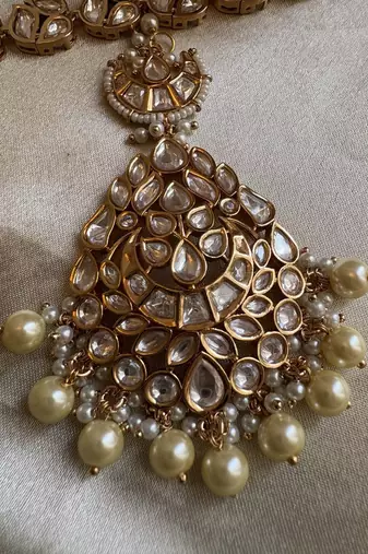 Gold aavanthi polki mathapatti