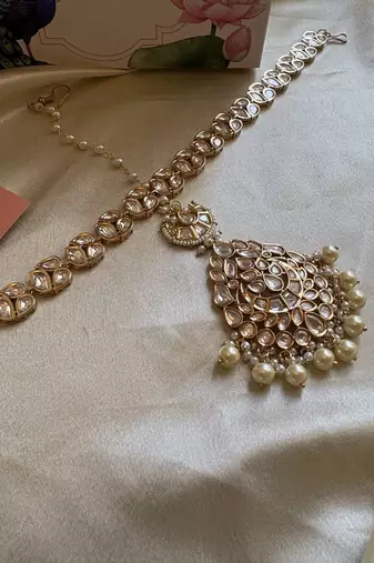 Gold aavanthi polki mathapatti