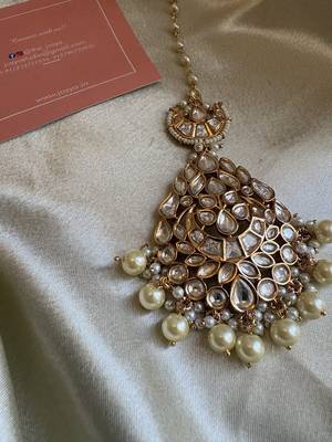 Gold aavanthi polki maangtikka 4
