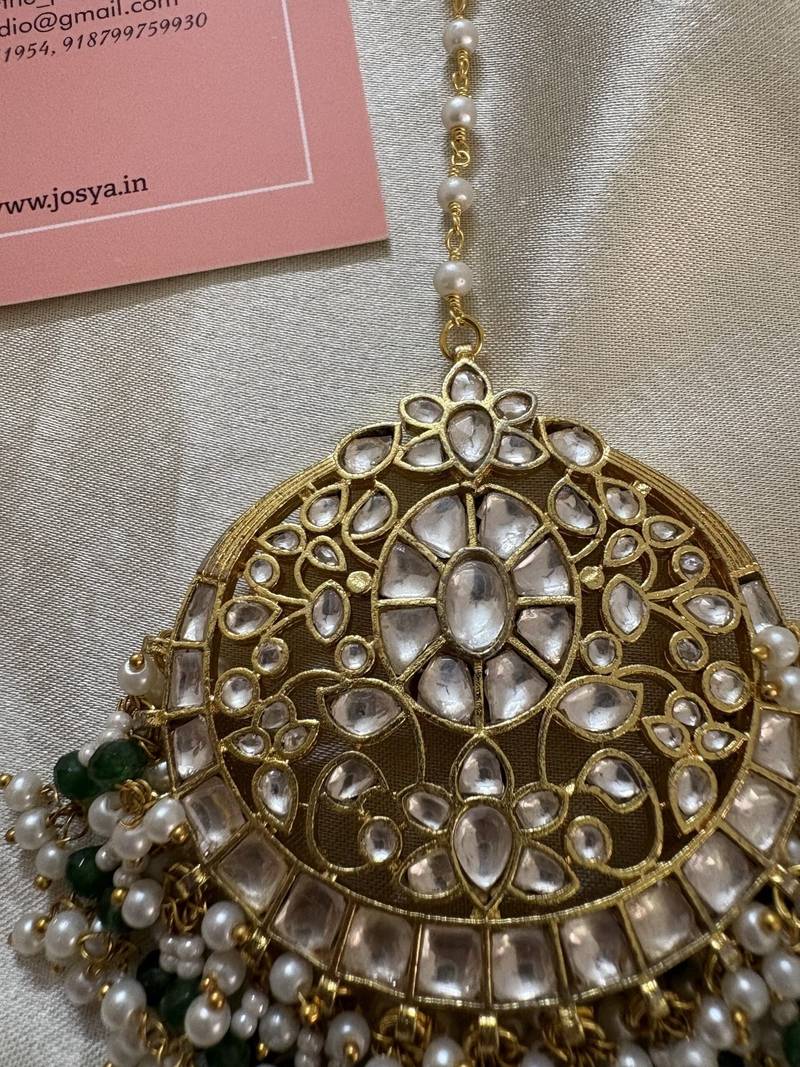 Gold ruchita bigsize kundan maangtikka