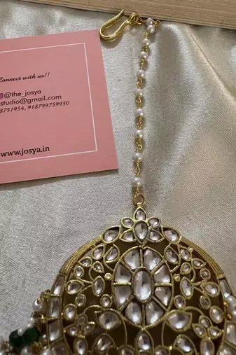 Gold ruchita bigsize kundan maangtikka
