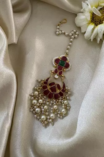 Gold juhi kundan maangtikka