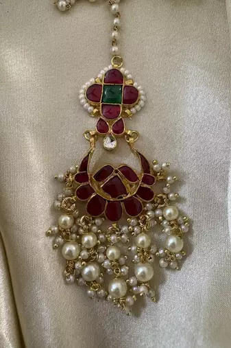 Gold juhi kundan maangtikka