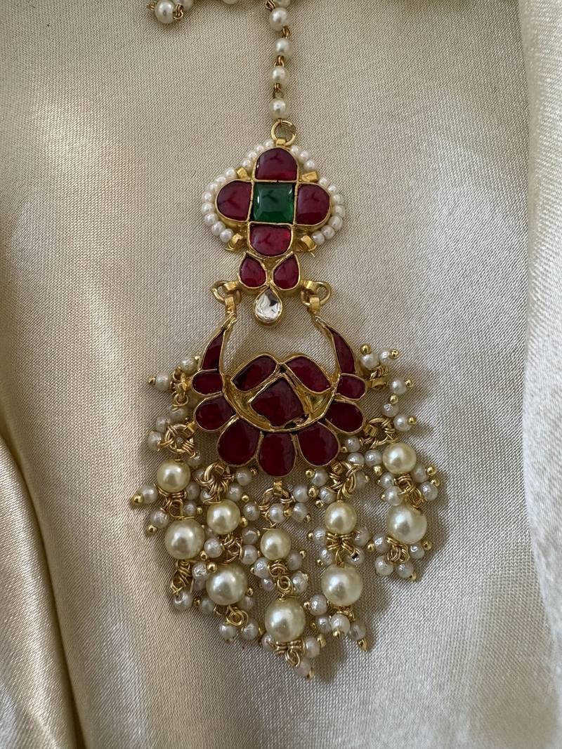 Gold juhi kundan maangtikka