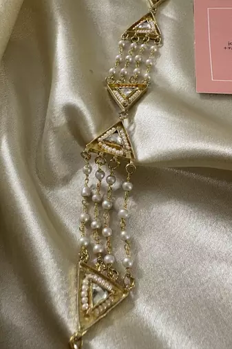 Gold nandi kundan mathapatti